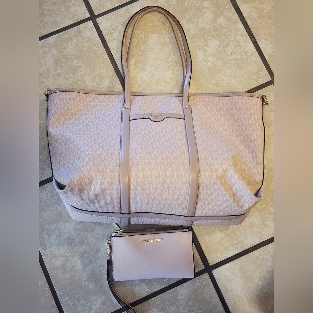 Large Michael Kors Purse! Michael Kors Wallet